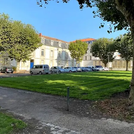 Le Des Demoiselles Apartment